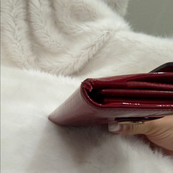 Gucci red patent leather wallet heart closure - Picture 6 of 16